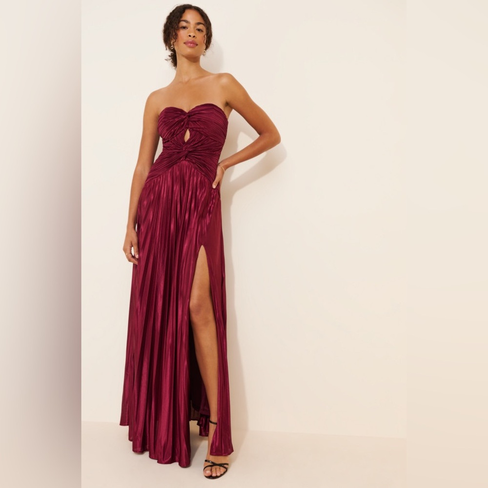 Lulu's Florence Twist-Front Bodice Plissé Maxi Dress